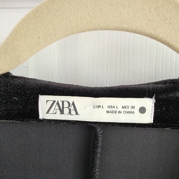 Zara Elegant Black Velvet Blouse - Picture 5 of 5